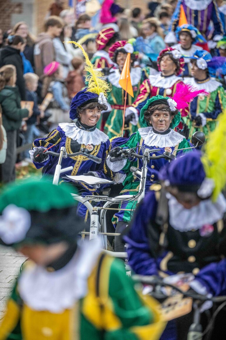 ONDERWERP:  Intocht Sint Alden Biesen
DATUM :  03/11/2024
PLAATS : Bilzen
© Rudi Van Beek